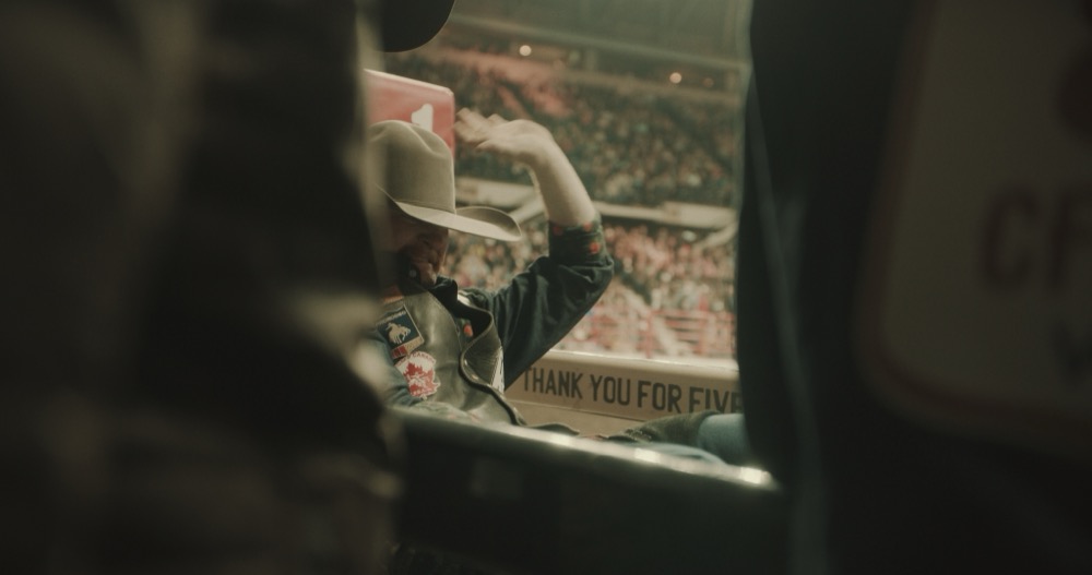 CFR50 — cowboy tipping hat, full arena